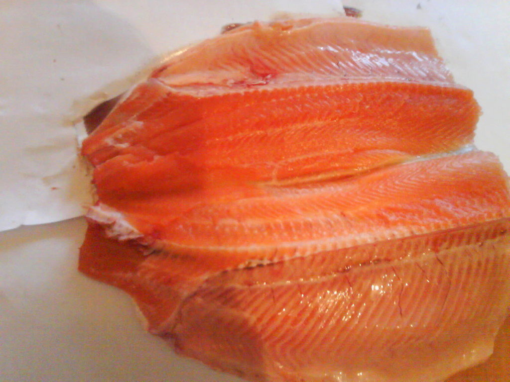 сиг цвет мяса. сиг мясо. армянская рыба. сиг цвет мяса. сиг красная рыба.